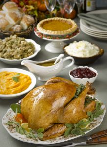 5 Simple Tips to Enjoy Your Holiday Dinner Without Stomach Issues